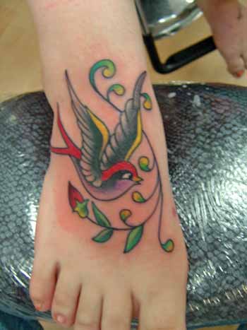 Tattoos bird on foot