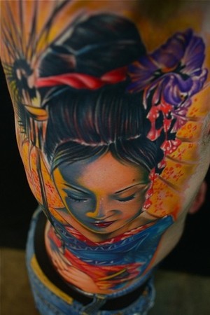 This beautiful Japanese geisha tattoo brings to mind gentleness, warmth,