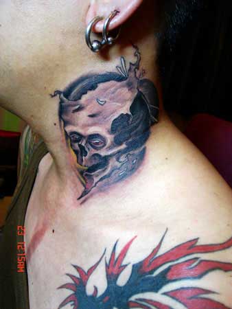 Yang Zhuo Skull on Neck Yang Zhuo Skull on Neck