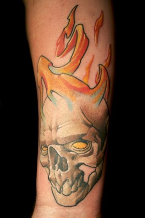 flaming skull tattoos. hairstyles Flaming Skull Tattoos. flaming flaming skull tattoos.