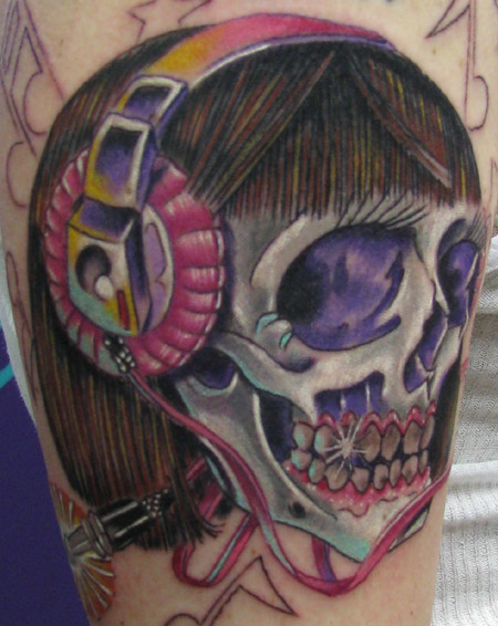Comments: Girly skull with large headphones