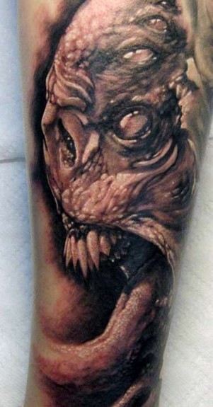 Tommy Lee Wendtner - Creepy tattoo