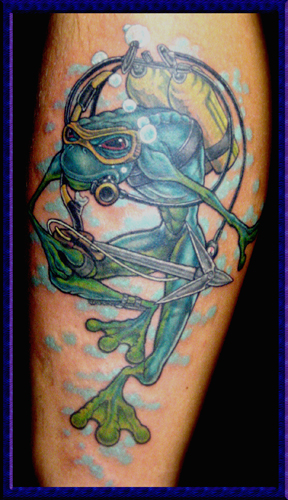 Size:600x400 - 56k: Mr Cartoon Tattoo Artist